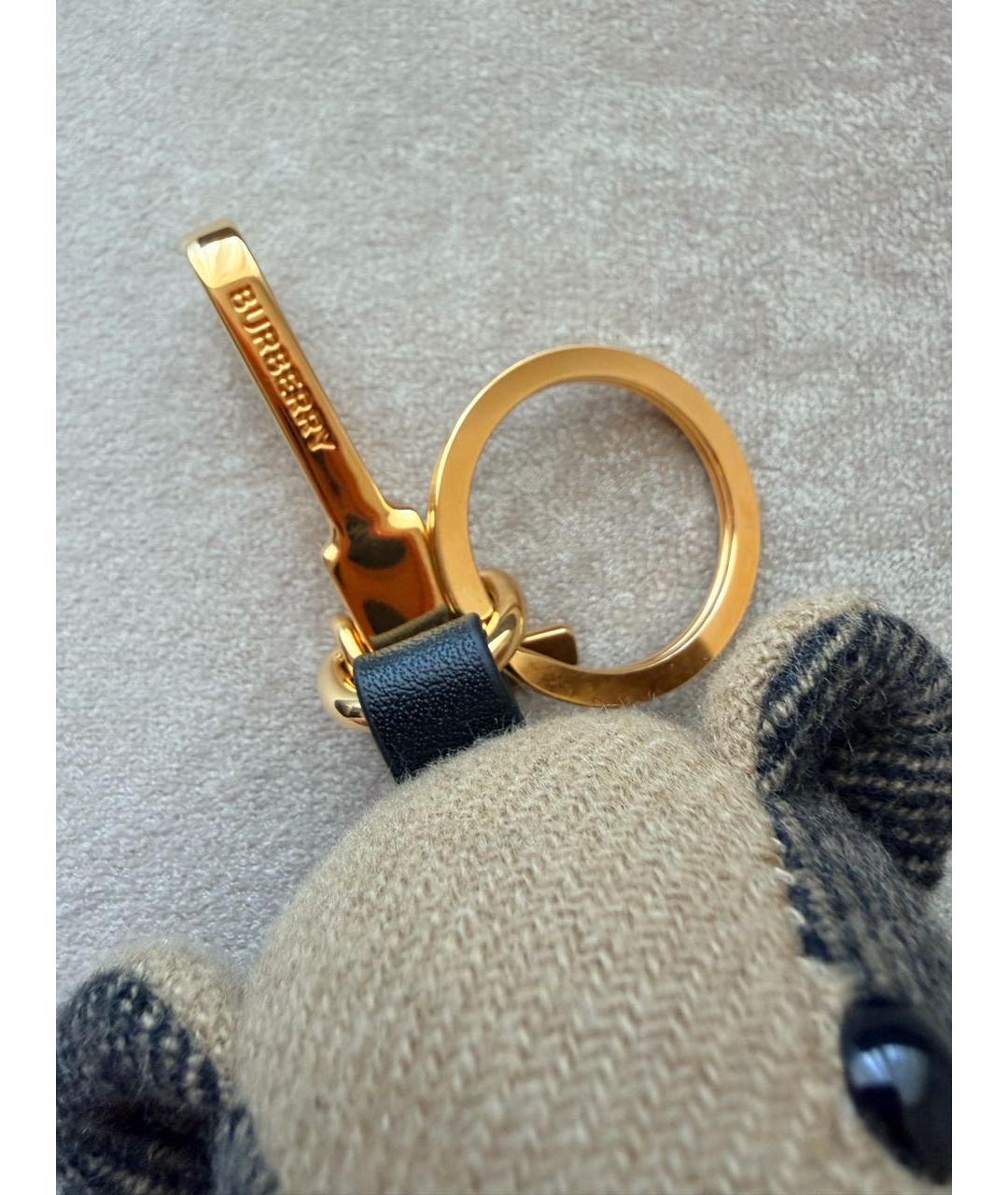 BURBERRY Бежевый брелок, фото 3