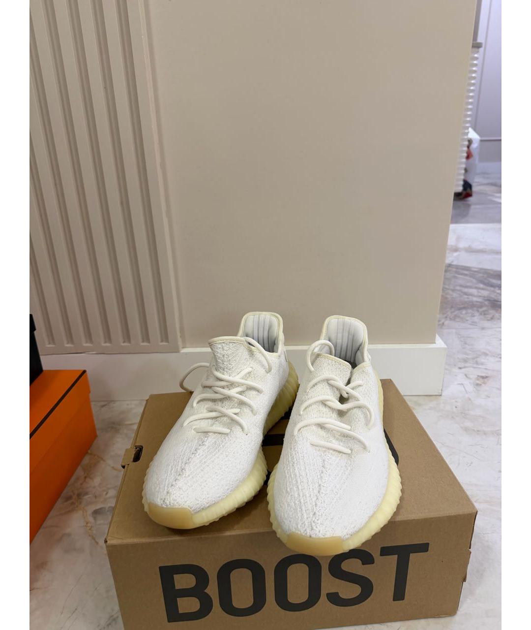 ADIDAS YEEZY Белые текстильные низкие кроссовки / кеды, фото 2