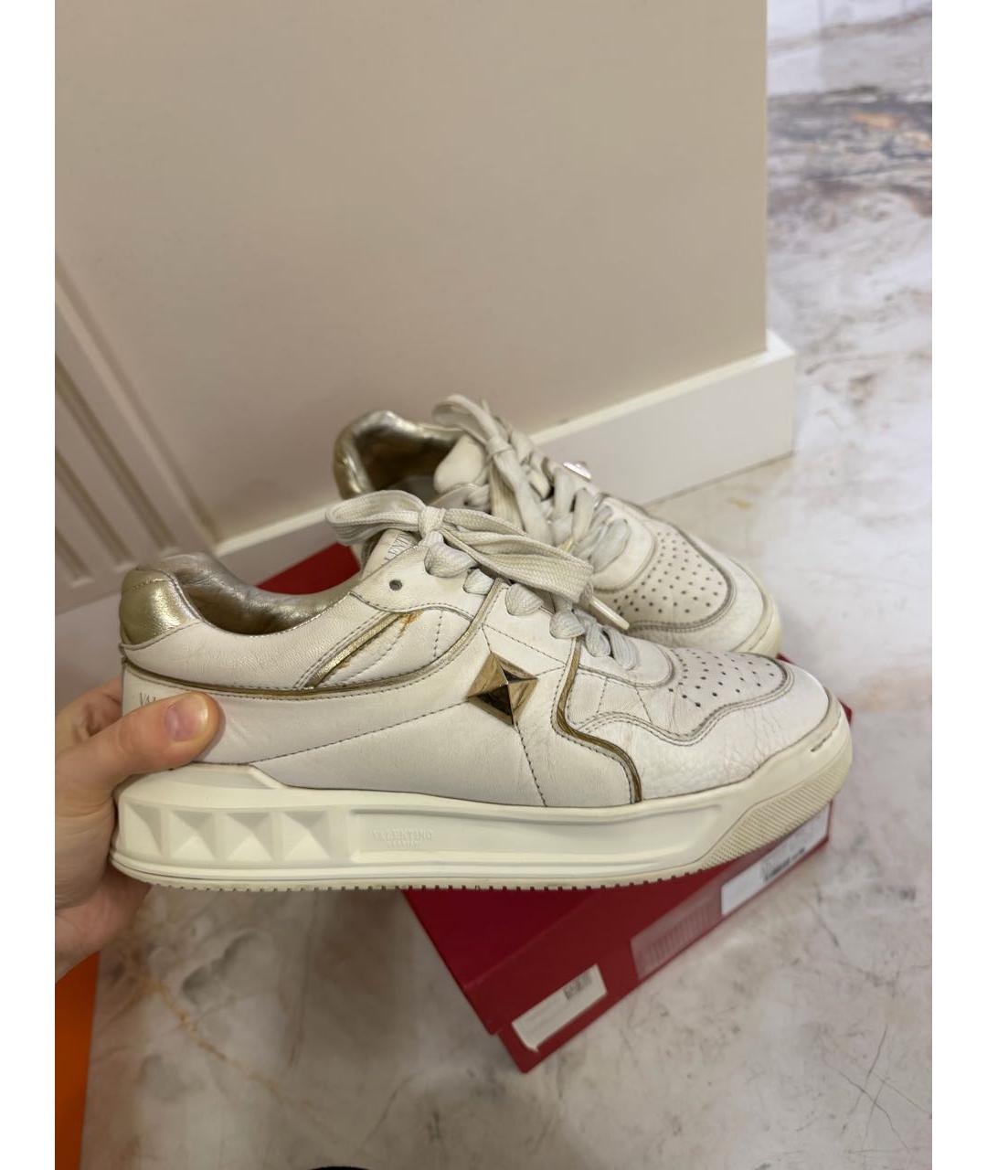 VALENTINO Белые кожаные кроссовки, фото 2