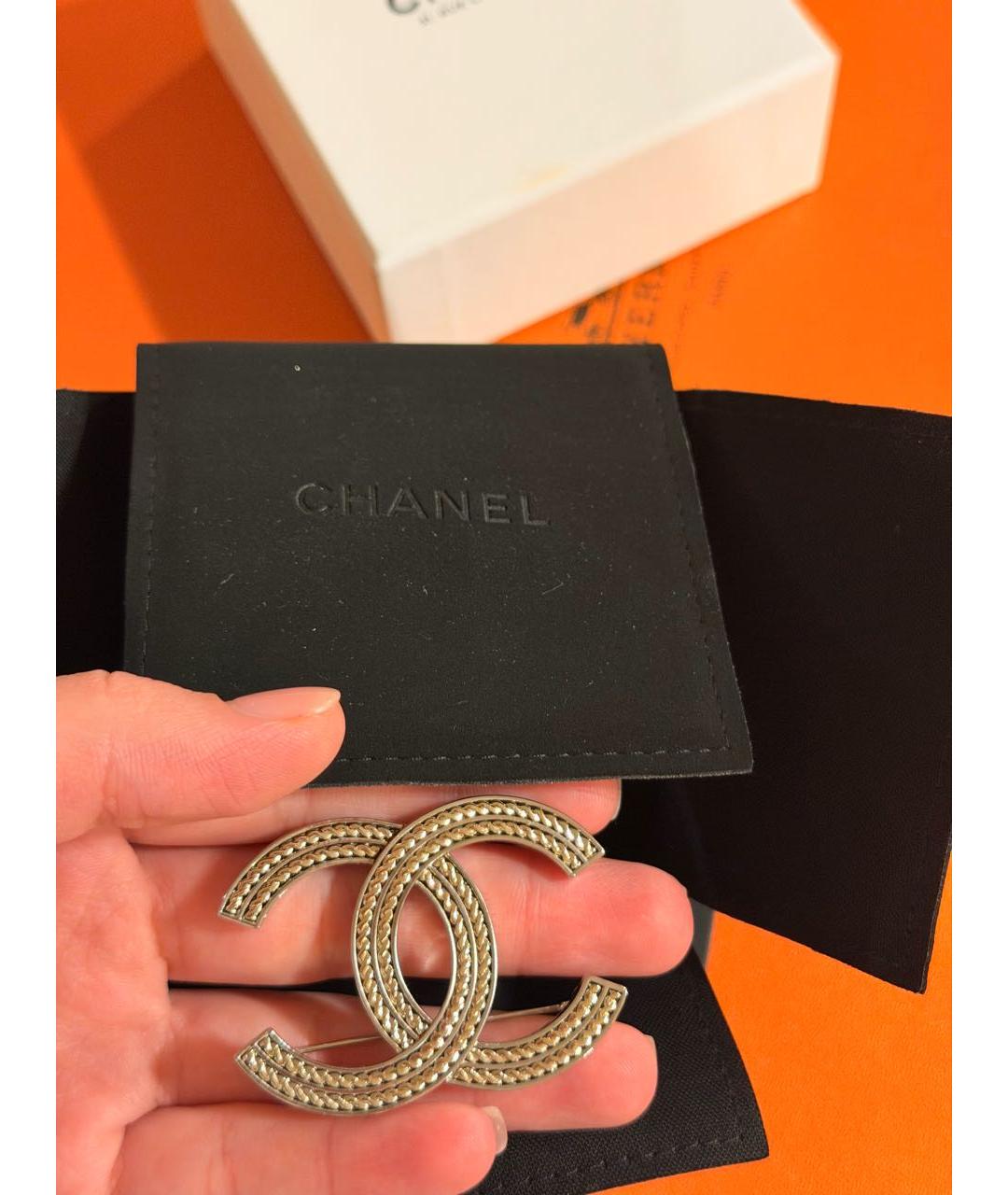 CHANEL Золотая брошь из белого золота, фото 2