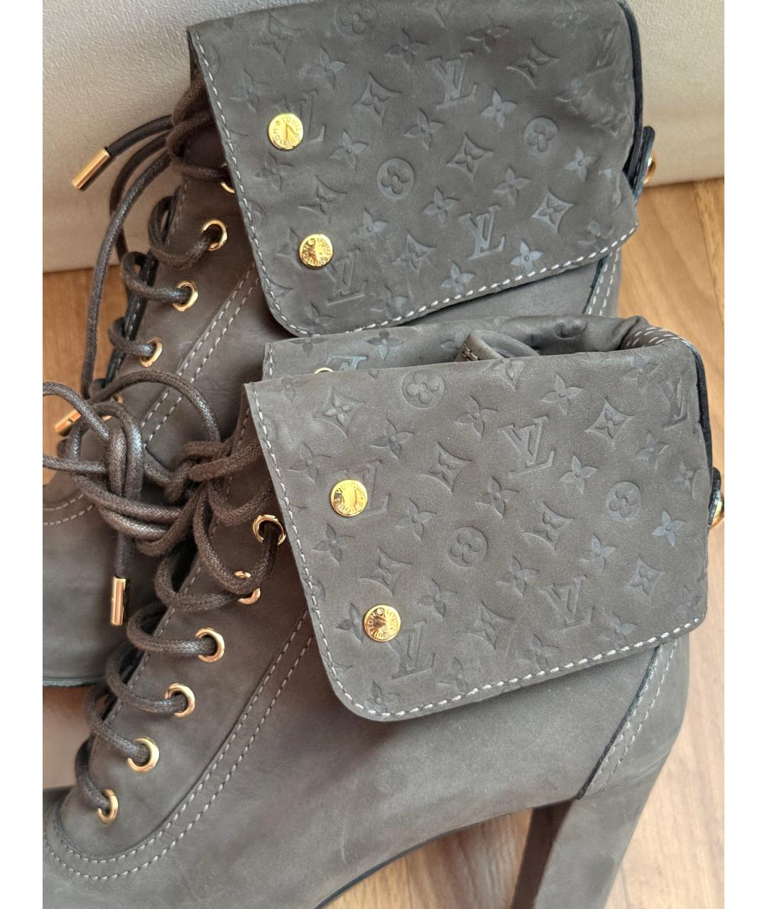 LOUIS VUITTON Коричневые замшевые ботильоны, фото 5