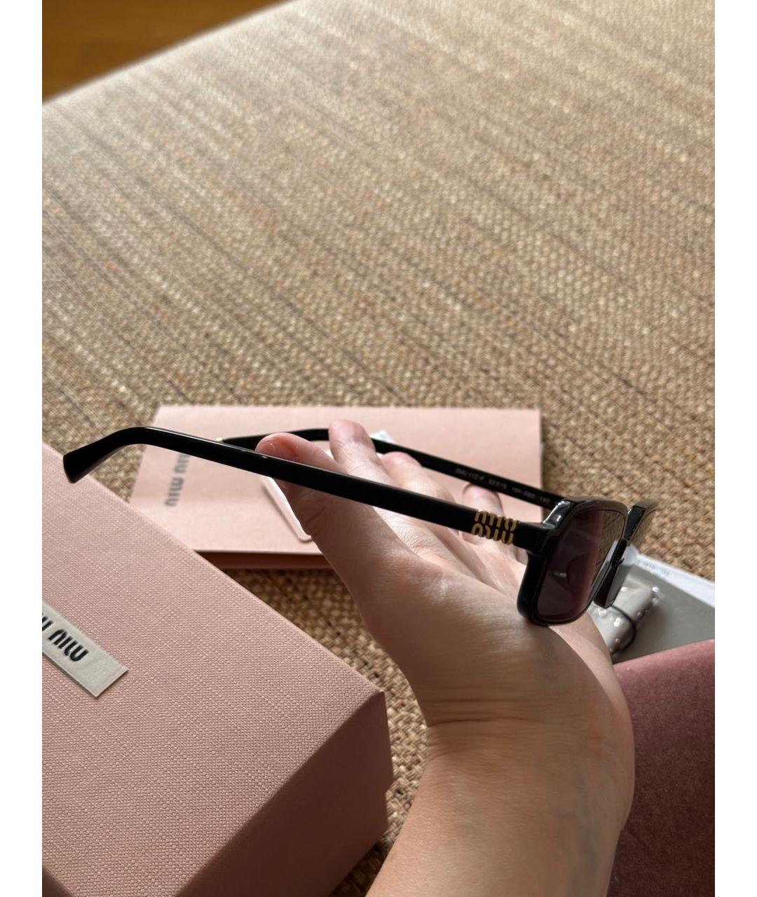 MIU MIU Черные пластиковые солнцезащитные очки, фото 3