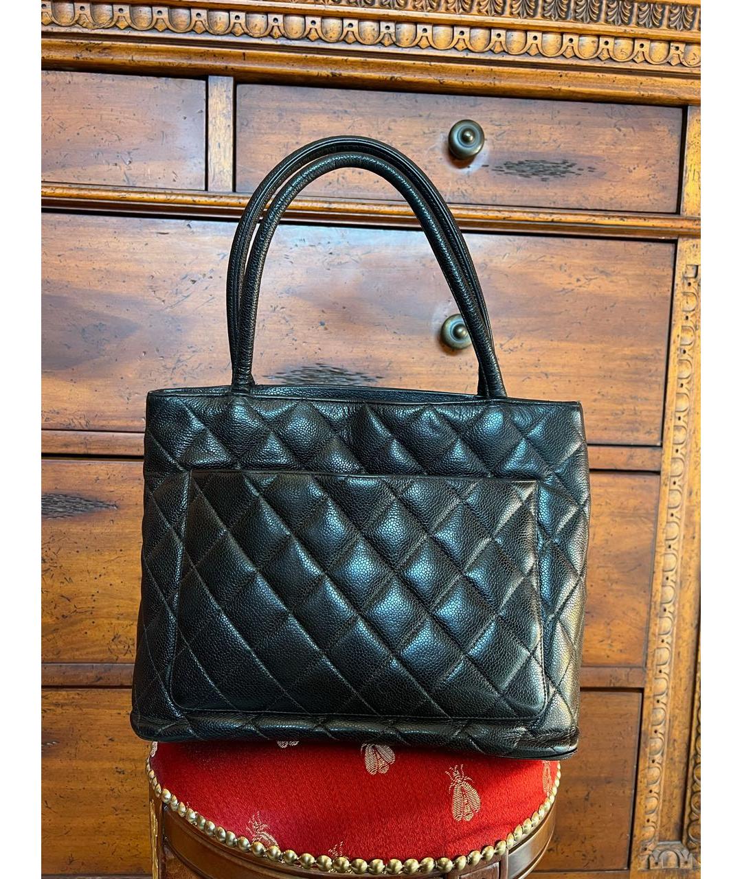 CHANEL Черная кожаная сумка тоут, фото 3