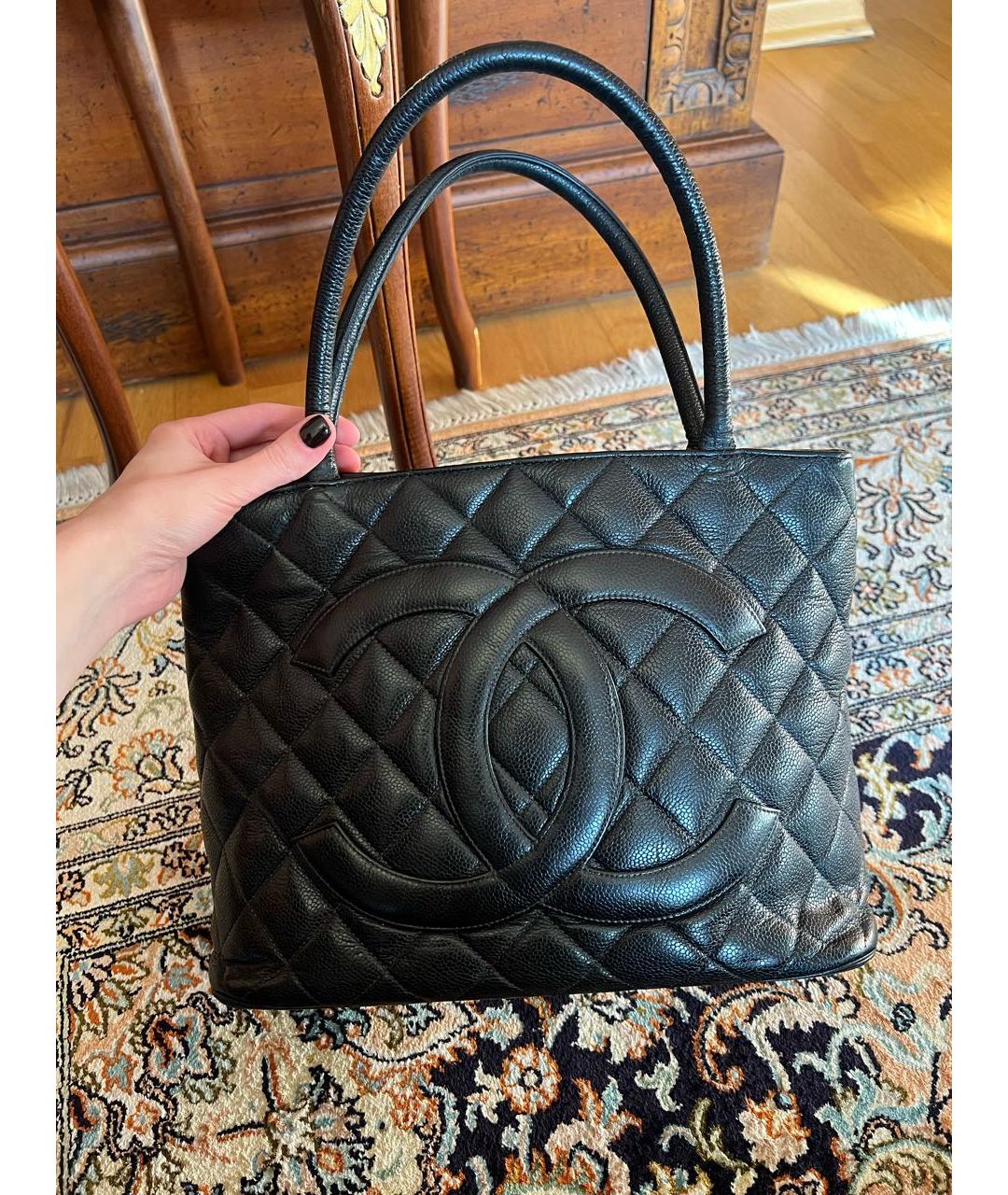 CHANEL Черная кожаная сумка тоут, фото 2