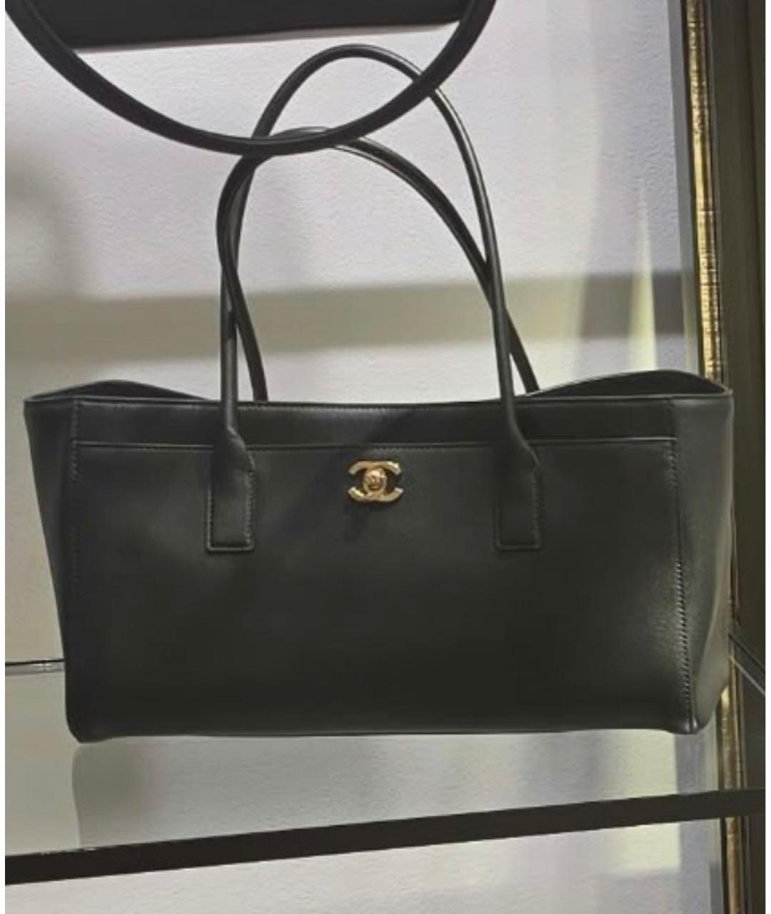 CHANEL Черная кожаная сумка с короткими ручками, фото 2