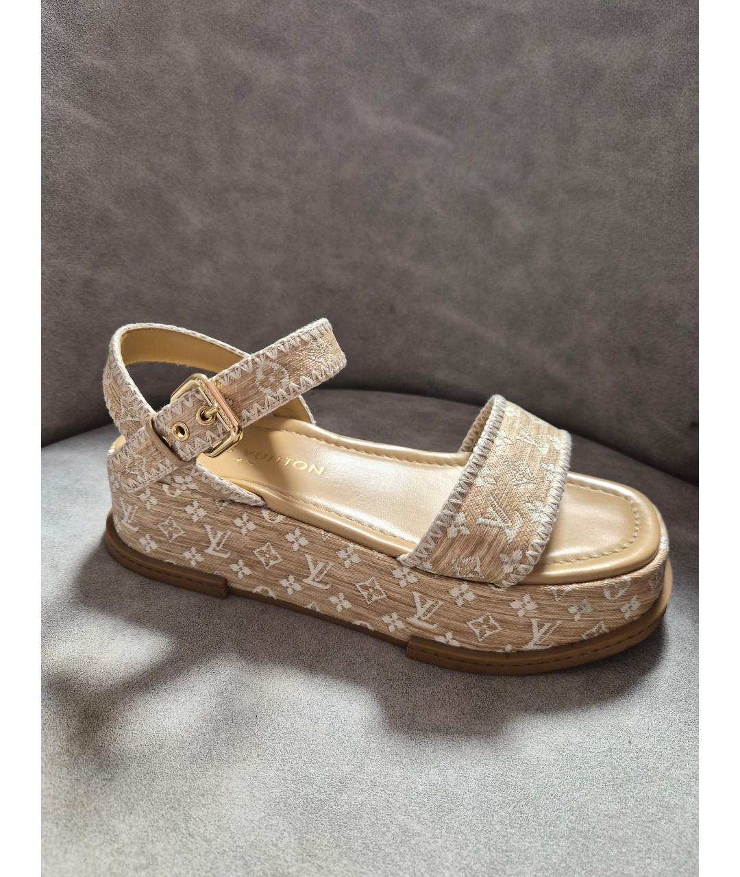 LOUIS VUITTON Бежевые текстильные босоножки, фото 9