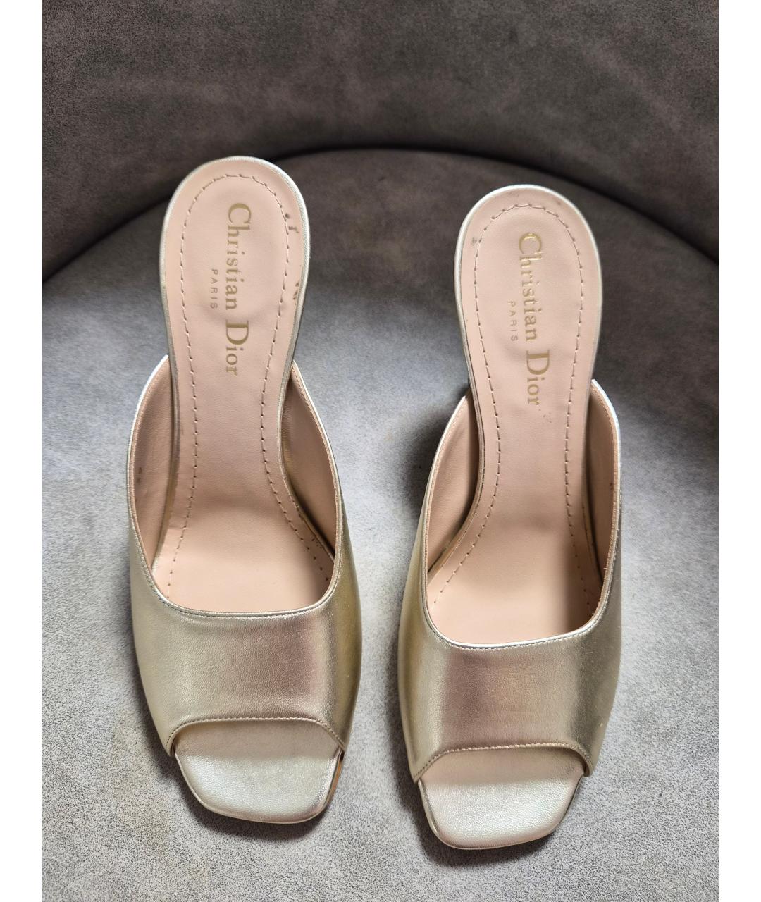 CHRISTIAN DIOR Золотые кожаные мюли, фото 2
