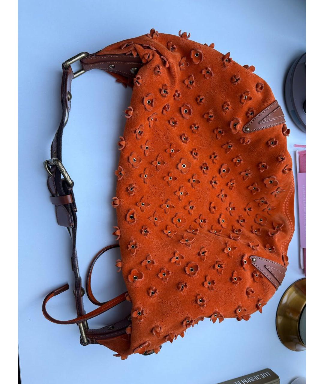 LOUIS VUITTON Оранжевая замшевая сумка через плечо, фото 3