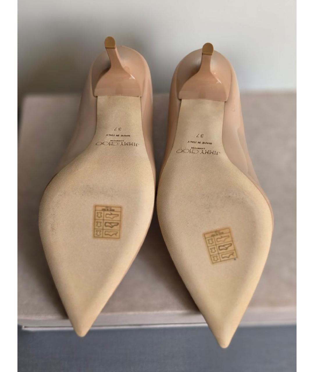 JIMMY CHOO Бежевые туфли из лакированной кожи, фото 5