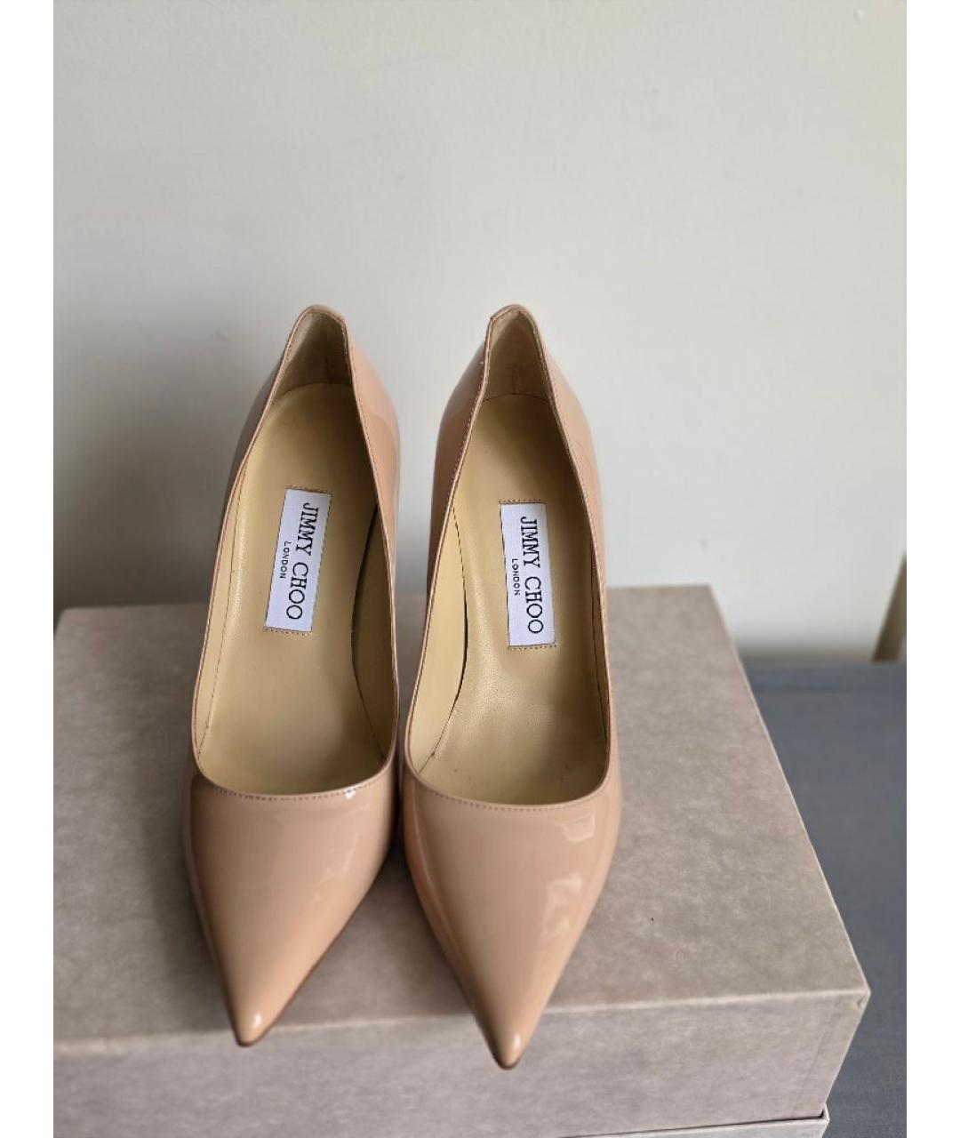JIMMY CHOO Бежевые туфли из лакированной кожи, фото 2