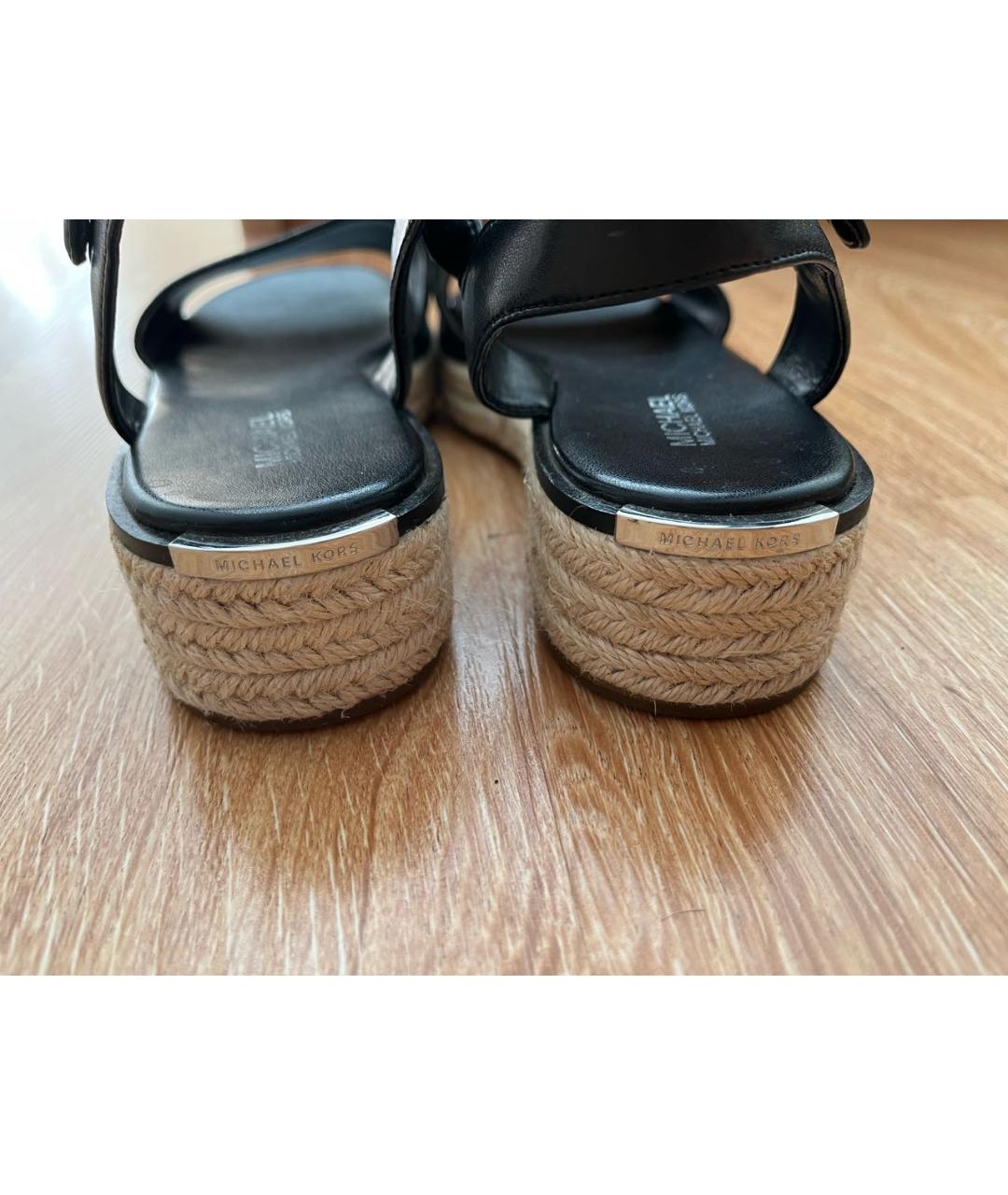 MICHAEL KORS Черные сандалии из искусственной кожи, фото 3
