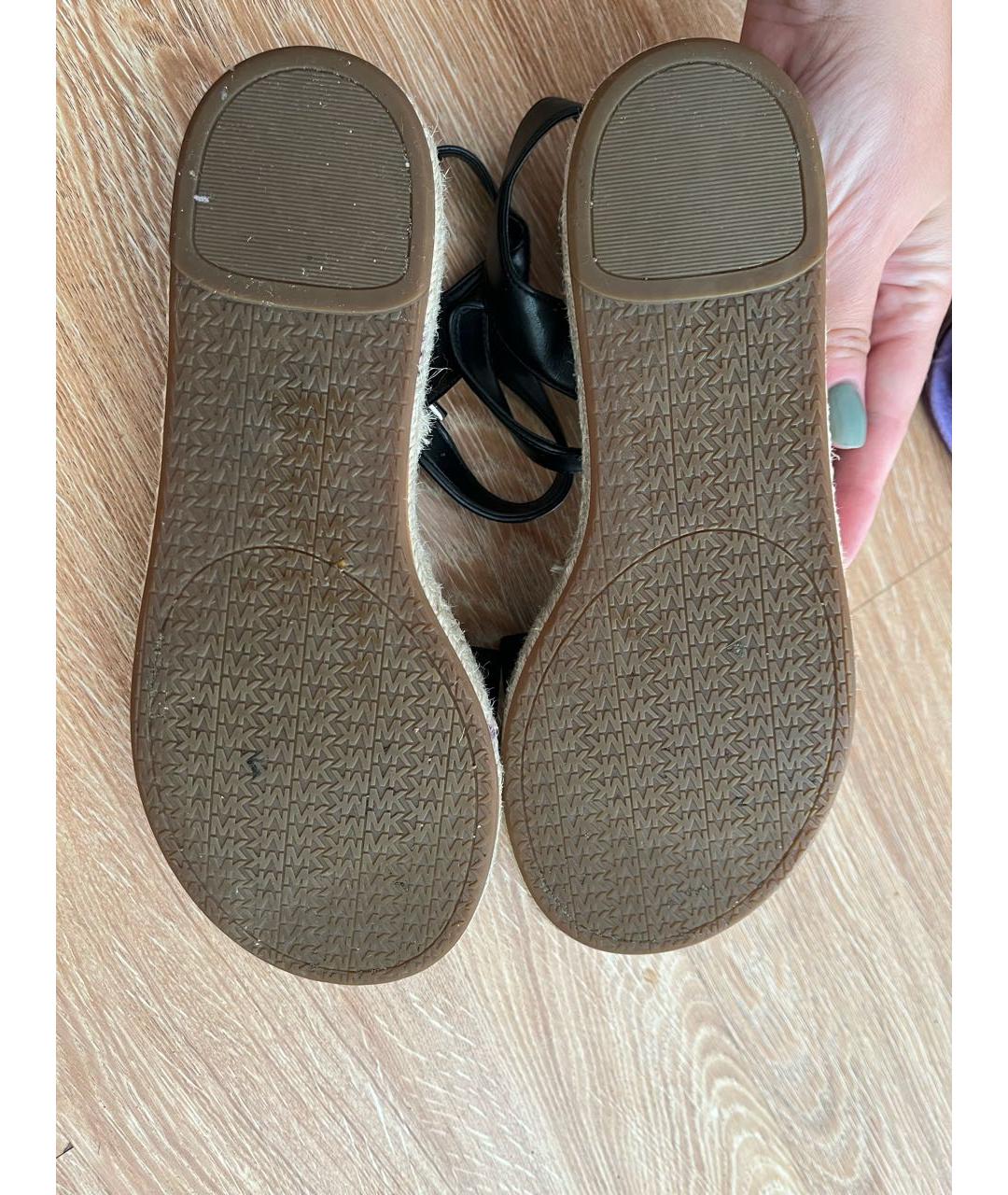 MICHAEL KORS Черные сандалии из искусственной кожи, фото 6
