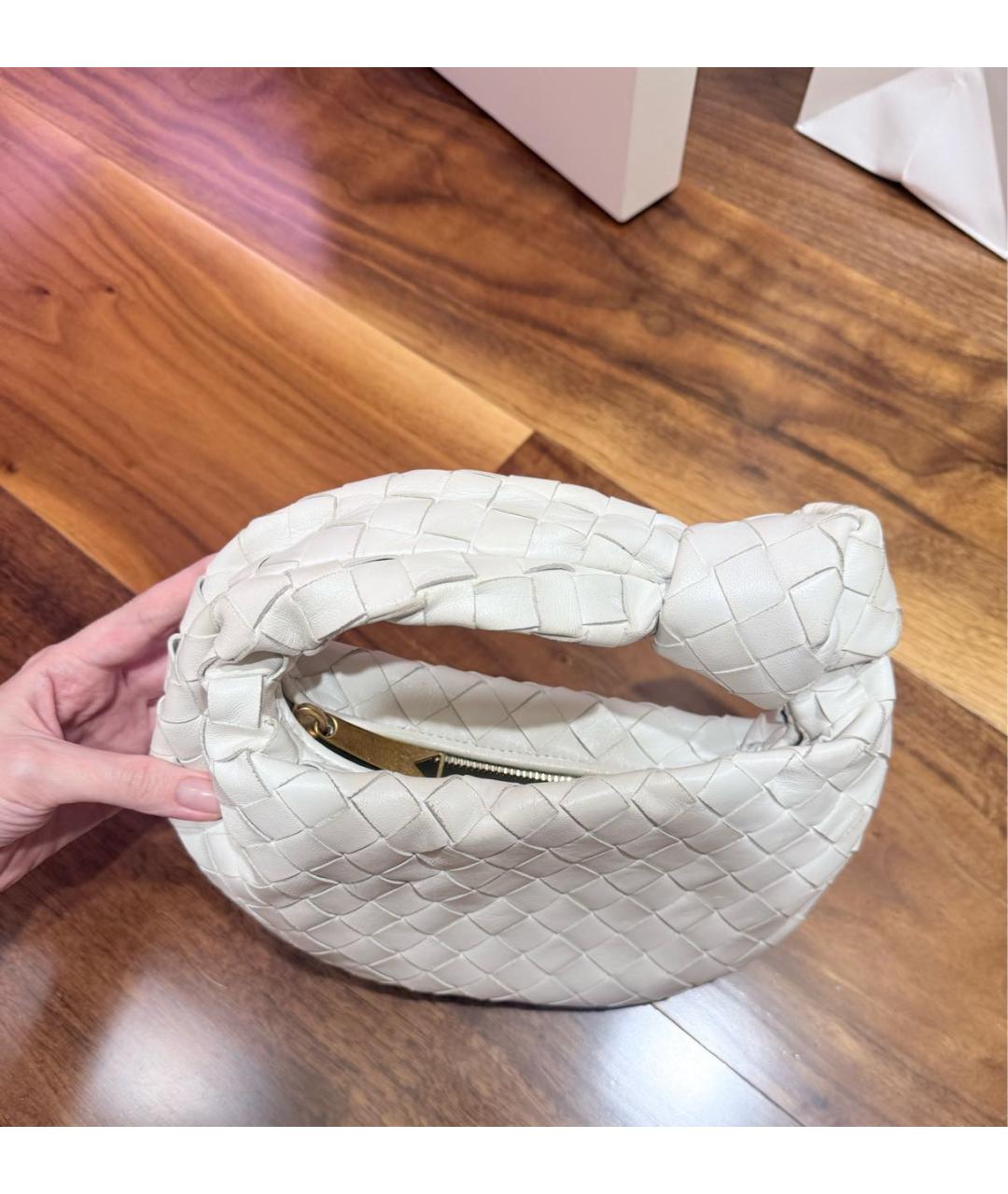 BOTTEGA VENETA Белая кожаная сумка с короткими ручками, фото 6