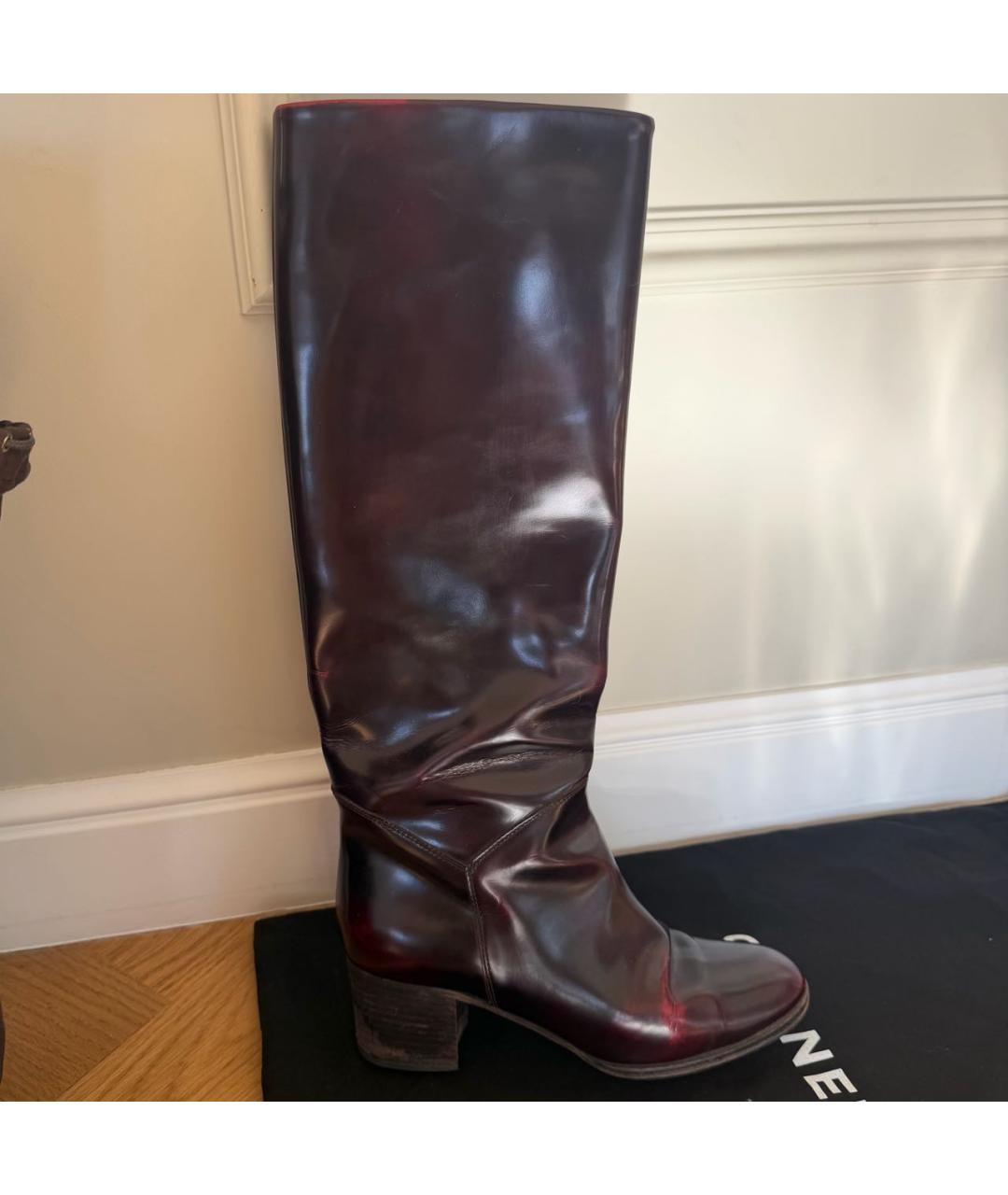 CHANEL Бордовые сапоги из лакированной кожи, фото 9