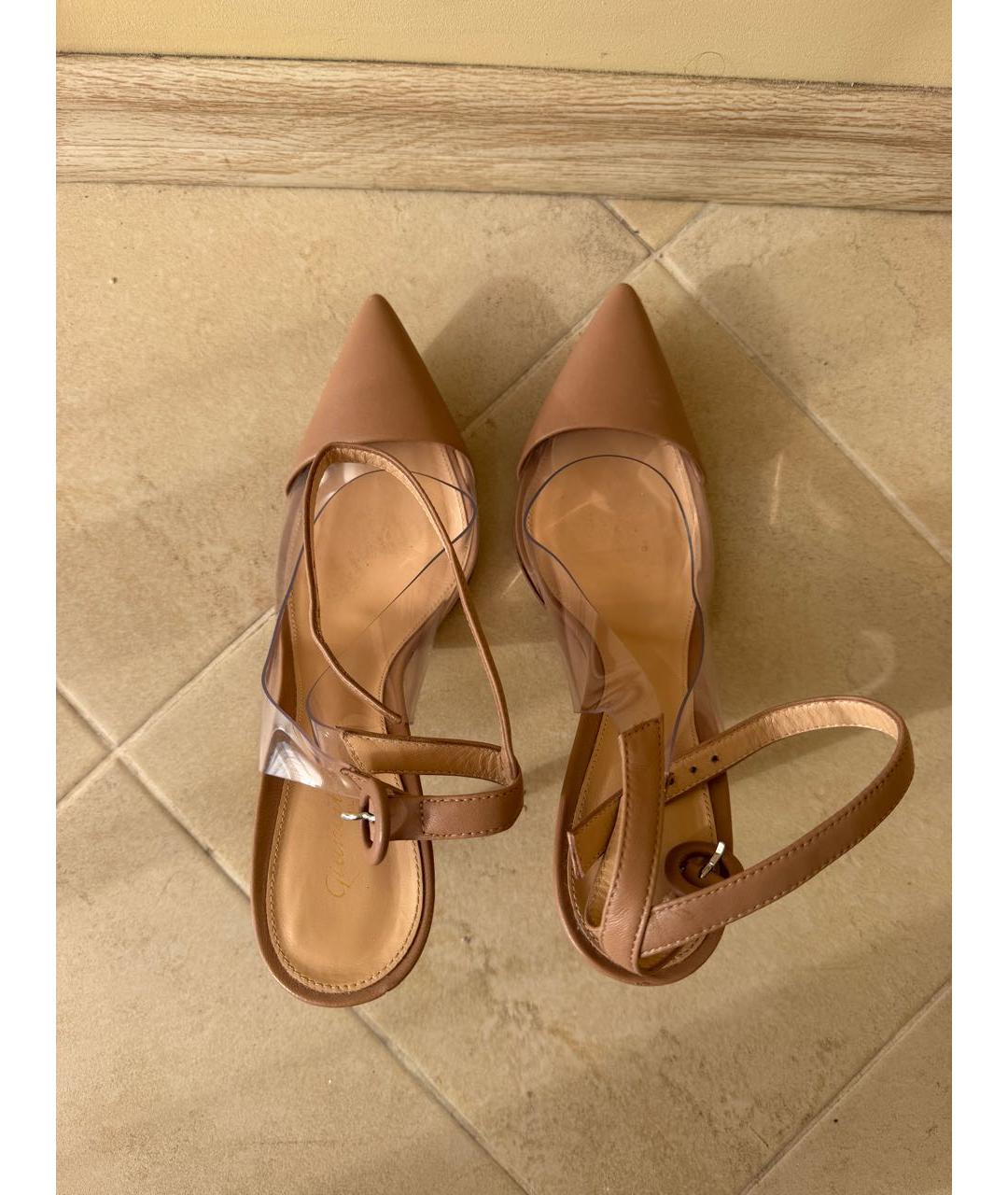 GIANVITO ROSSI Бежевые кожаные туфли, фото 3