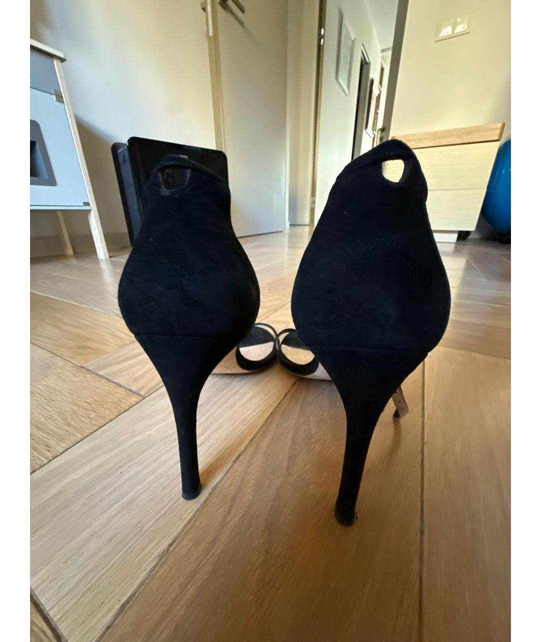 STUART WEITZMAN Черные замшевые босоножки, фото 4