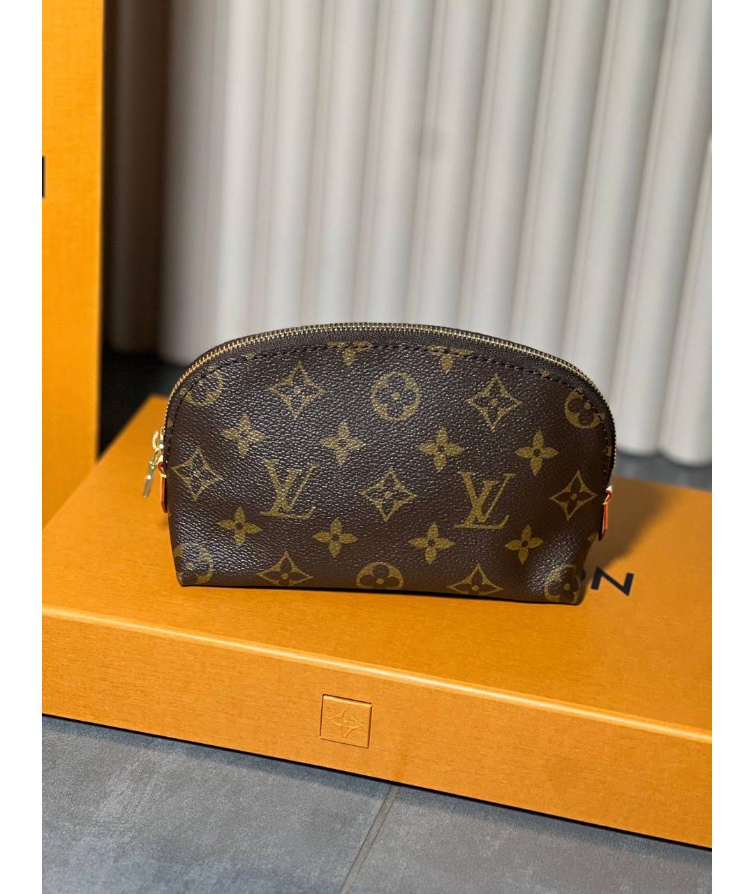 LOUIS VUITTON Коричневая косметичка из канвы, фото 2