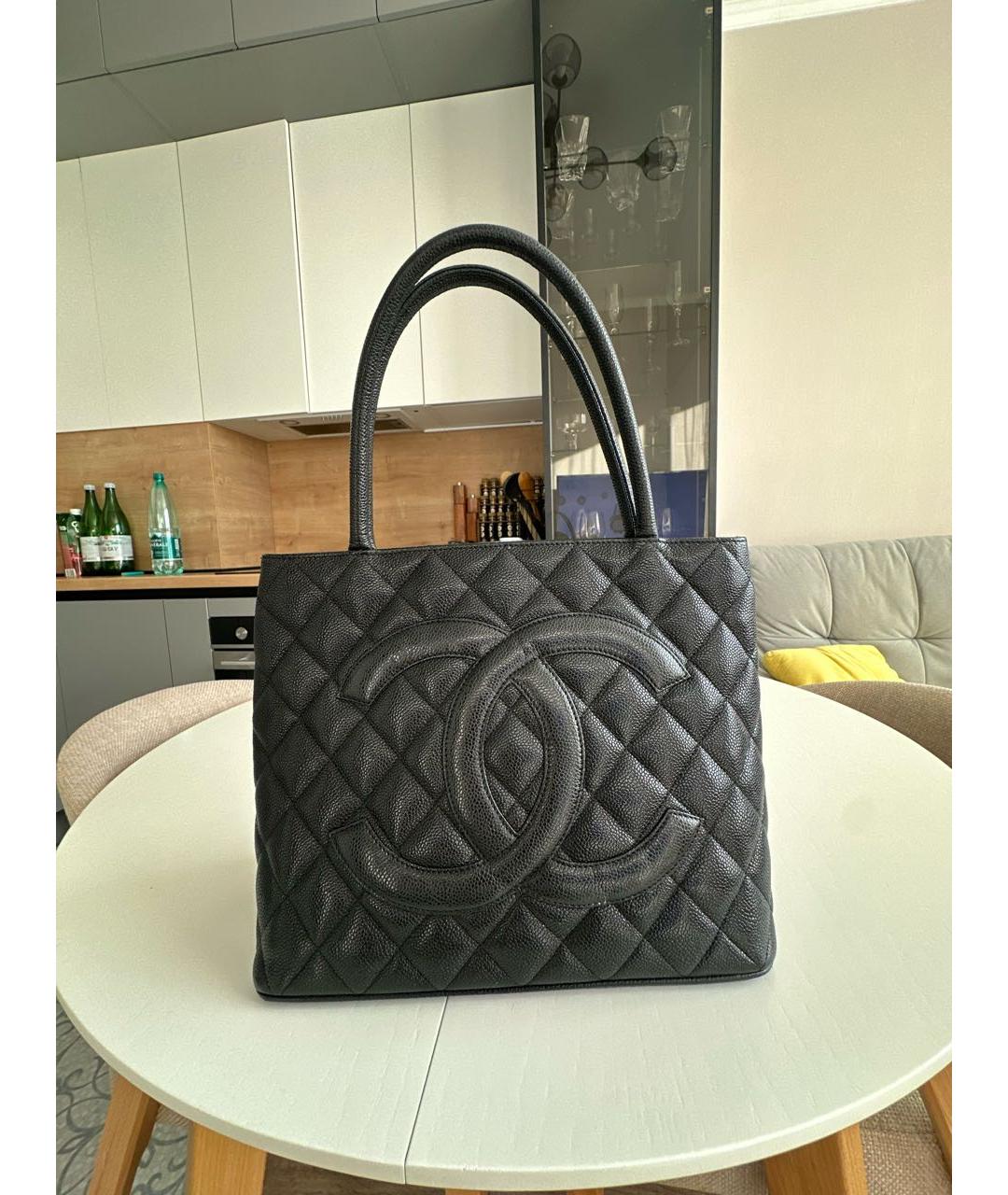 CHANEL Черная кожаная сумка с короткими ручками, фото 8