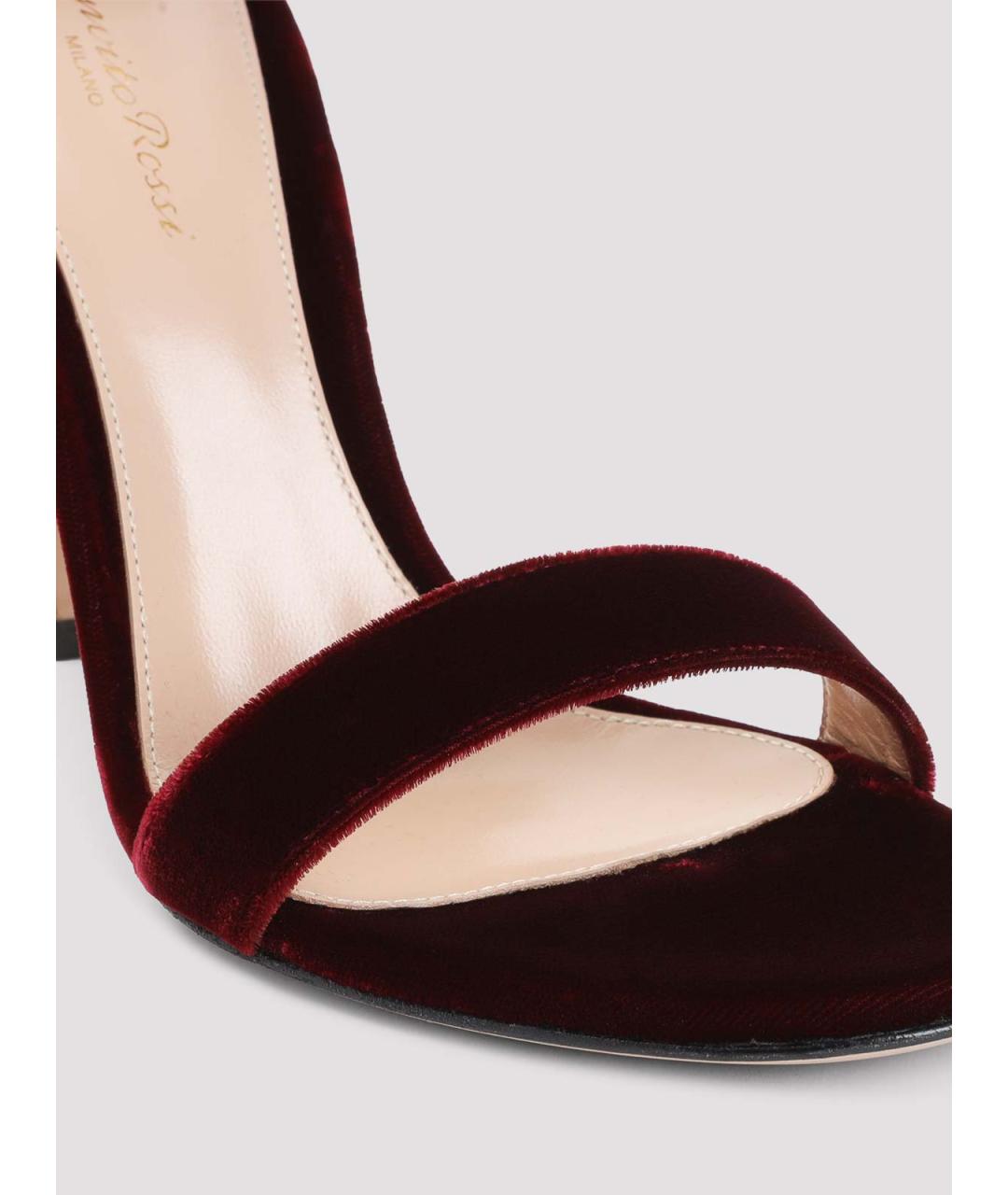 GIANVITO ROSSI Бордовые бархатные босоножки, фото 4