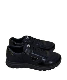 PRADA Низкие кроссовки / кеды