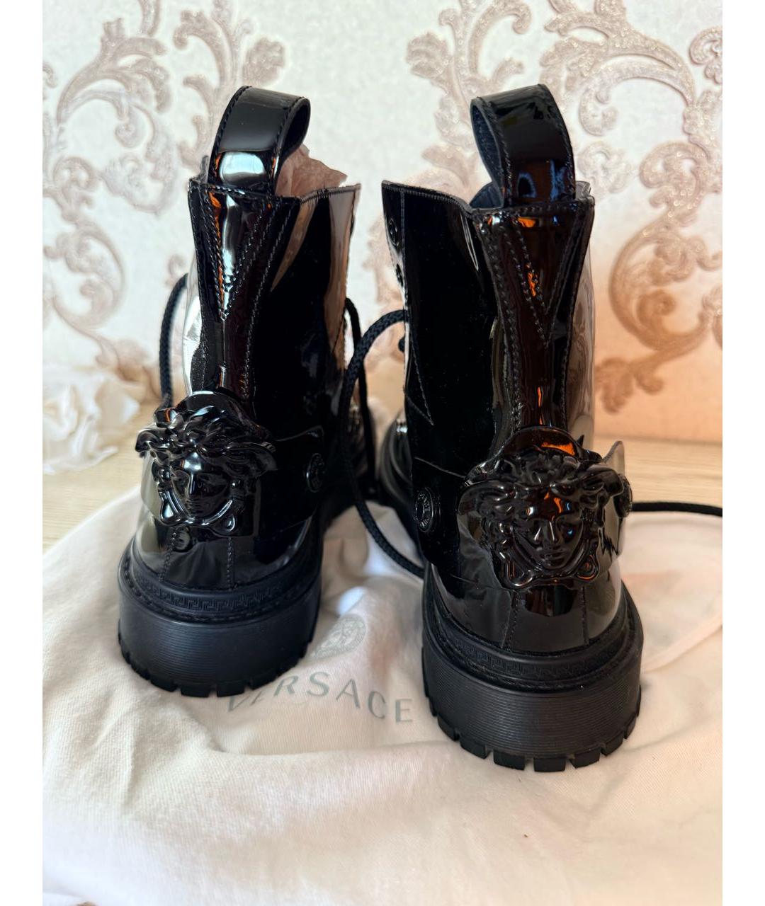 VERSACE Черные ботинки из лакированной кожи, фото 3