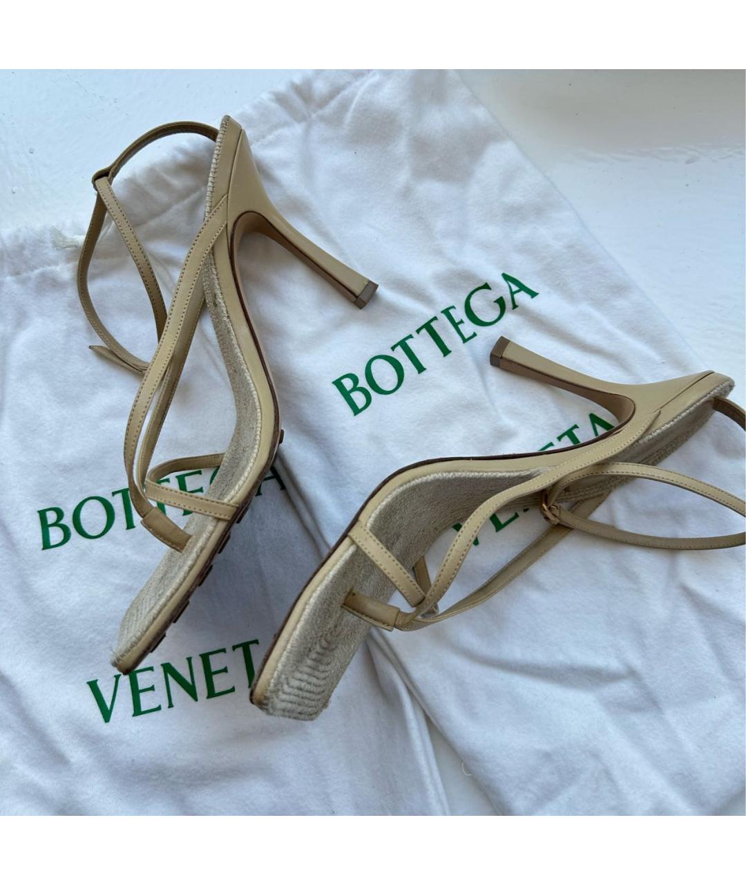 BOTTEGA VENETA Бежевые кожаные босоножки, фото 5