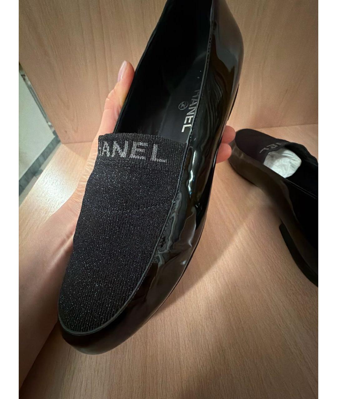 CHANEL Черные лоферы из лакированной кожи, фото 4
