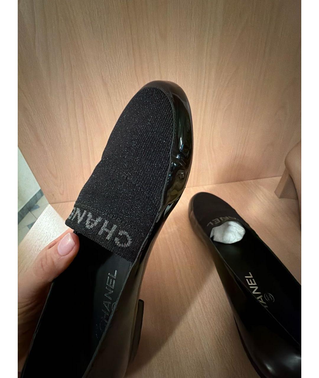CHANEL Черные лоферы из лакированной кожи, фото 5