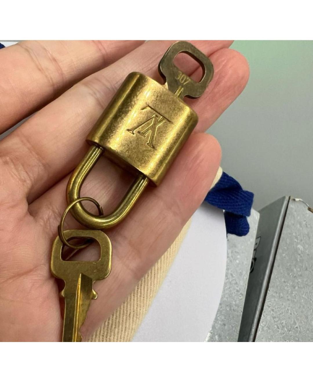 LOUIS VUITTON Золотой брелок, фото 4