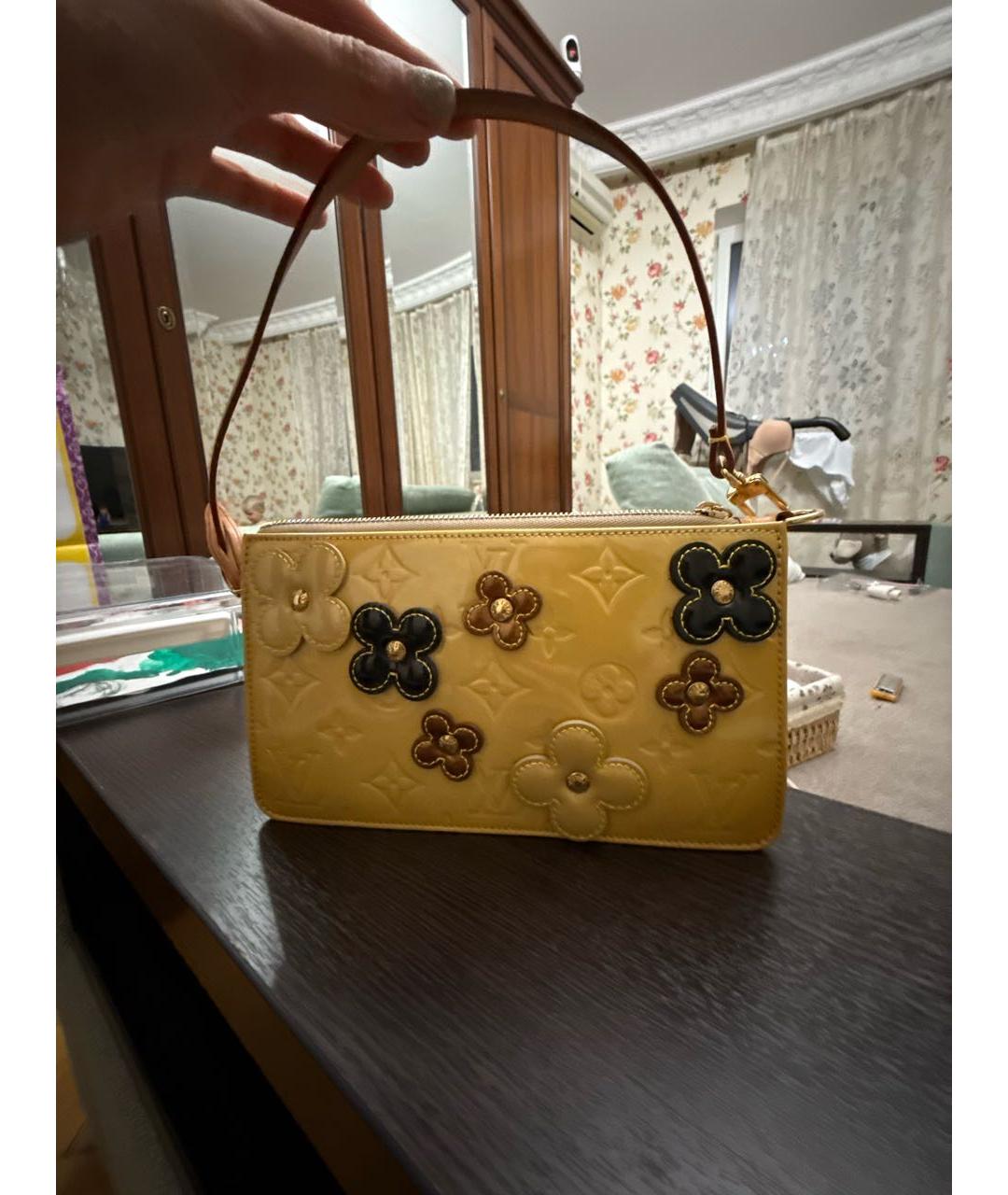 LOUIS VUITTON Золотая сумка с короткими ручками из лакированной кожи, фото 7