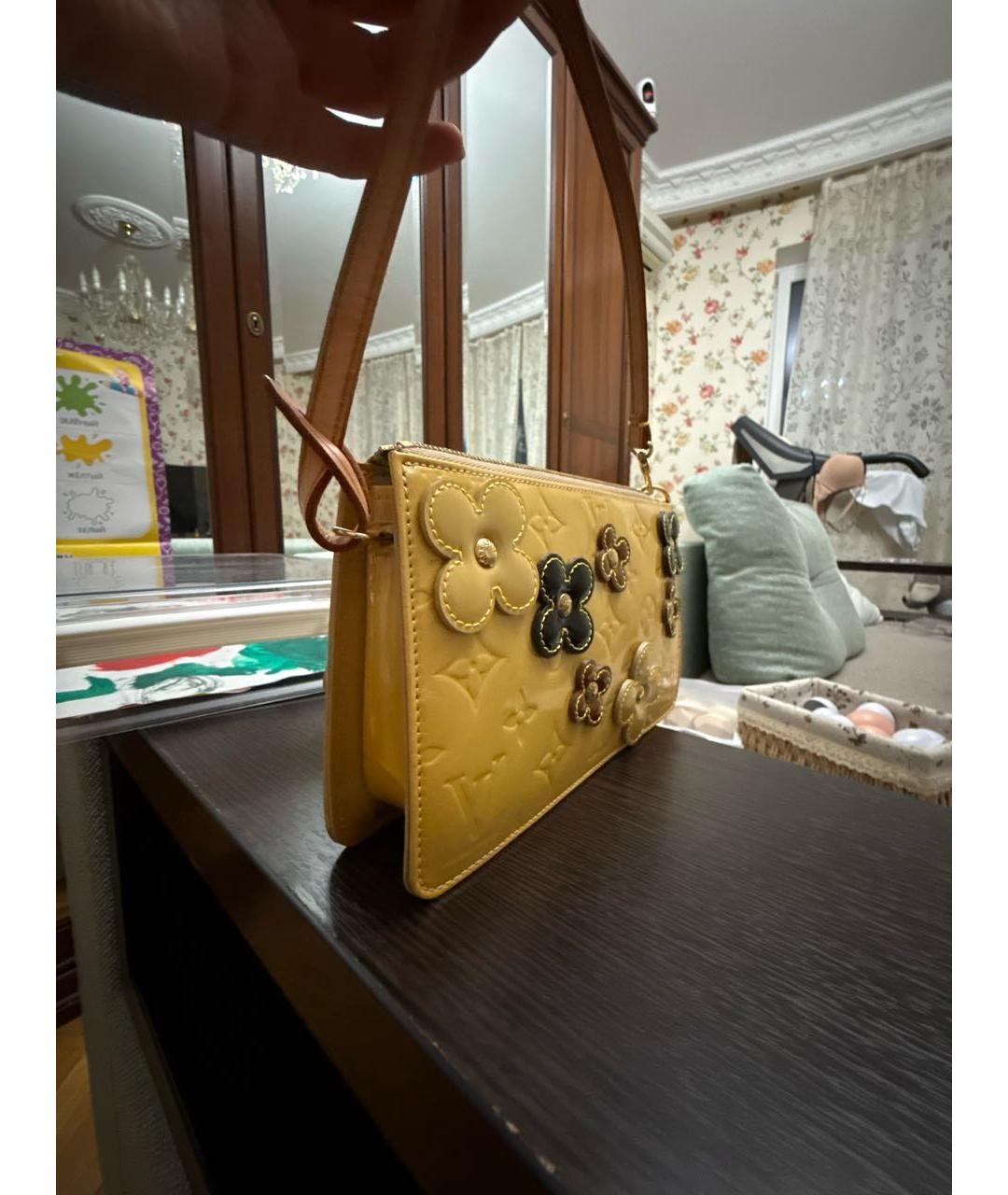 LOUIS VUITTON Золотая сумка с короткими ручками из лакированной кожи, фото 2
