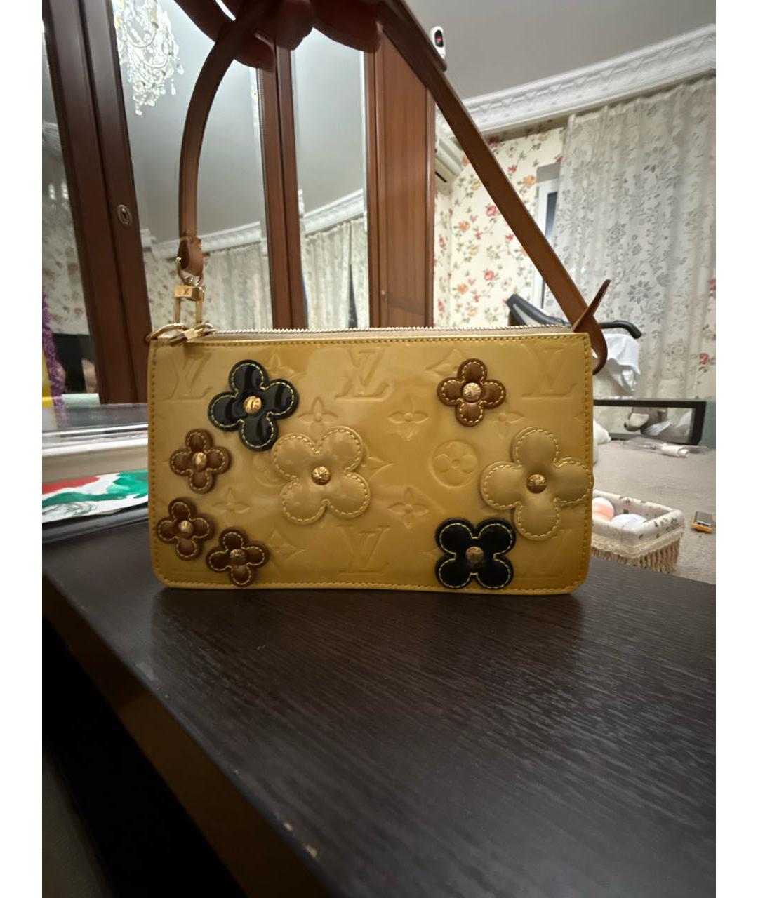 LOUIS VUITTON Золотая сумка с короткими ручками из лакированной кожи, фото 3