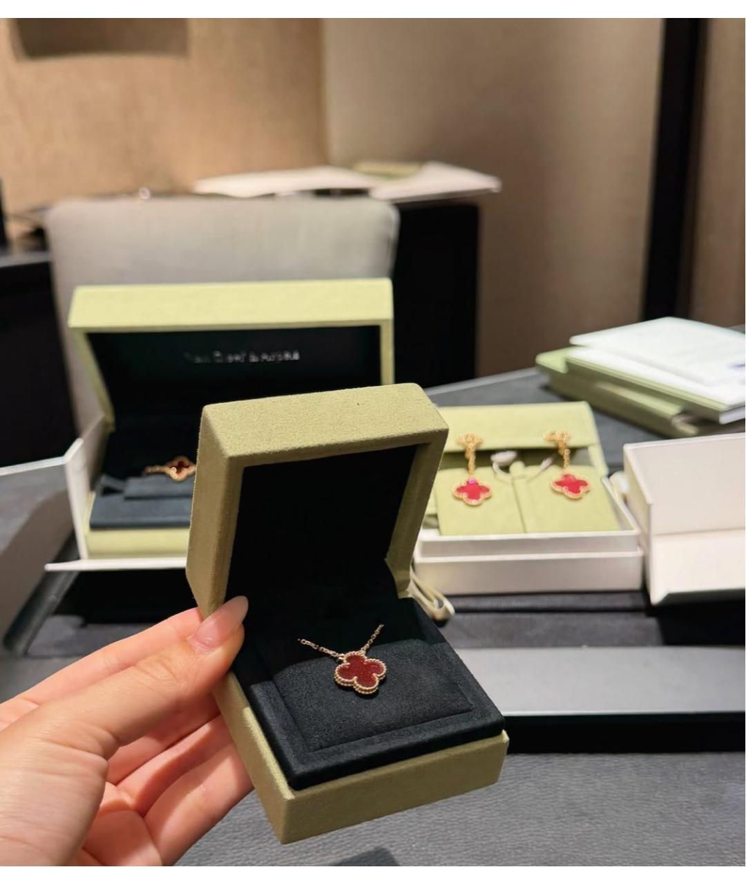 VAN CLEEF & ARPELS Розовая подвеска из желтого золота, фото 2