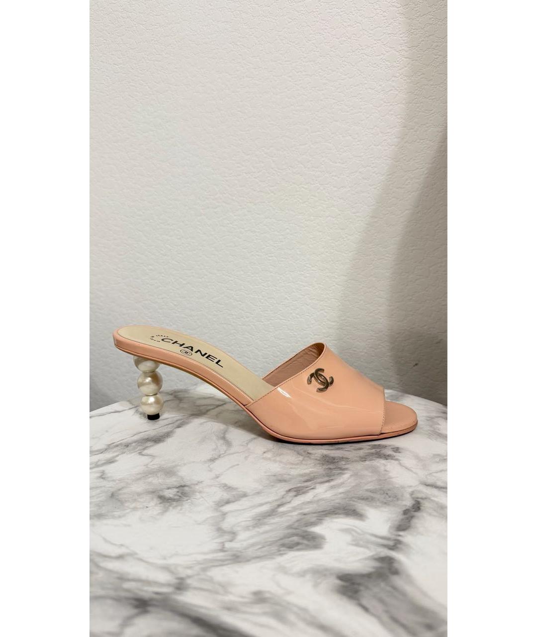 CHANEL Розовые мюли из лакированной кожи, фото 6