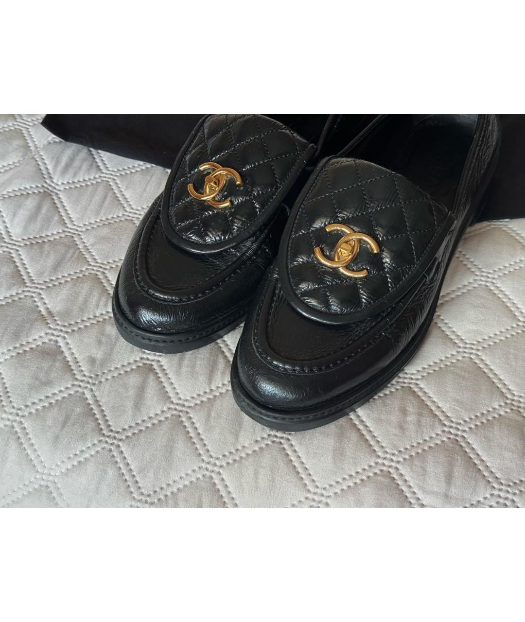 CHANEL Черные лоферы из лакированной кожи, фото 4