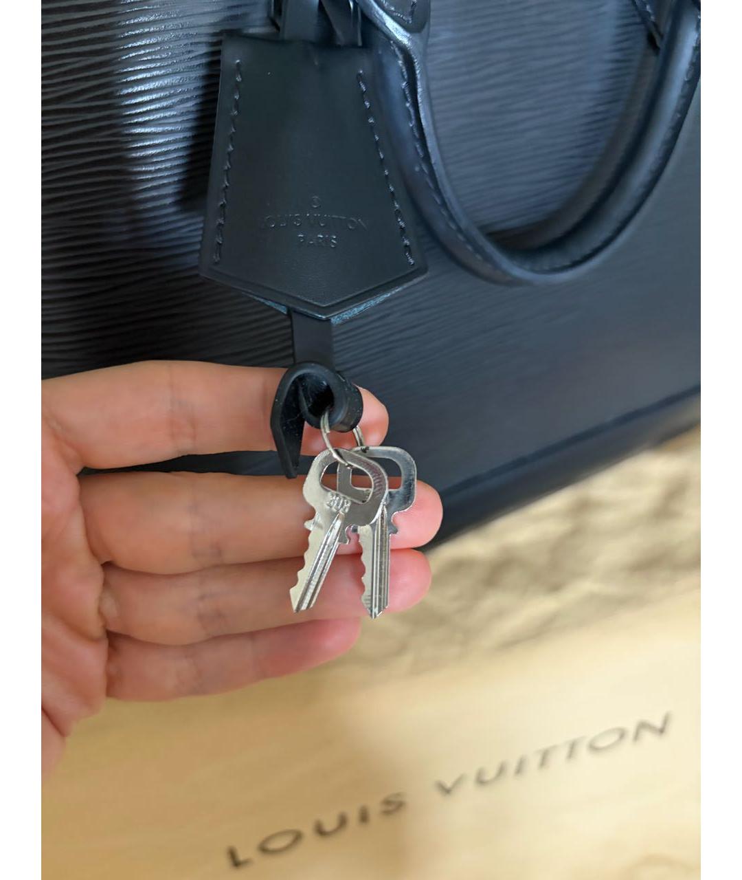 LOUIS VUITTON Черная кожаная сумка с короткими ручками, фото 6