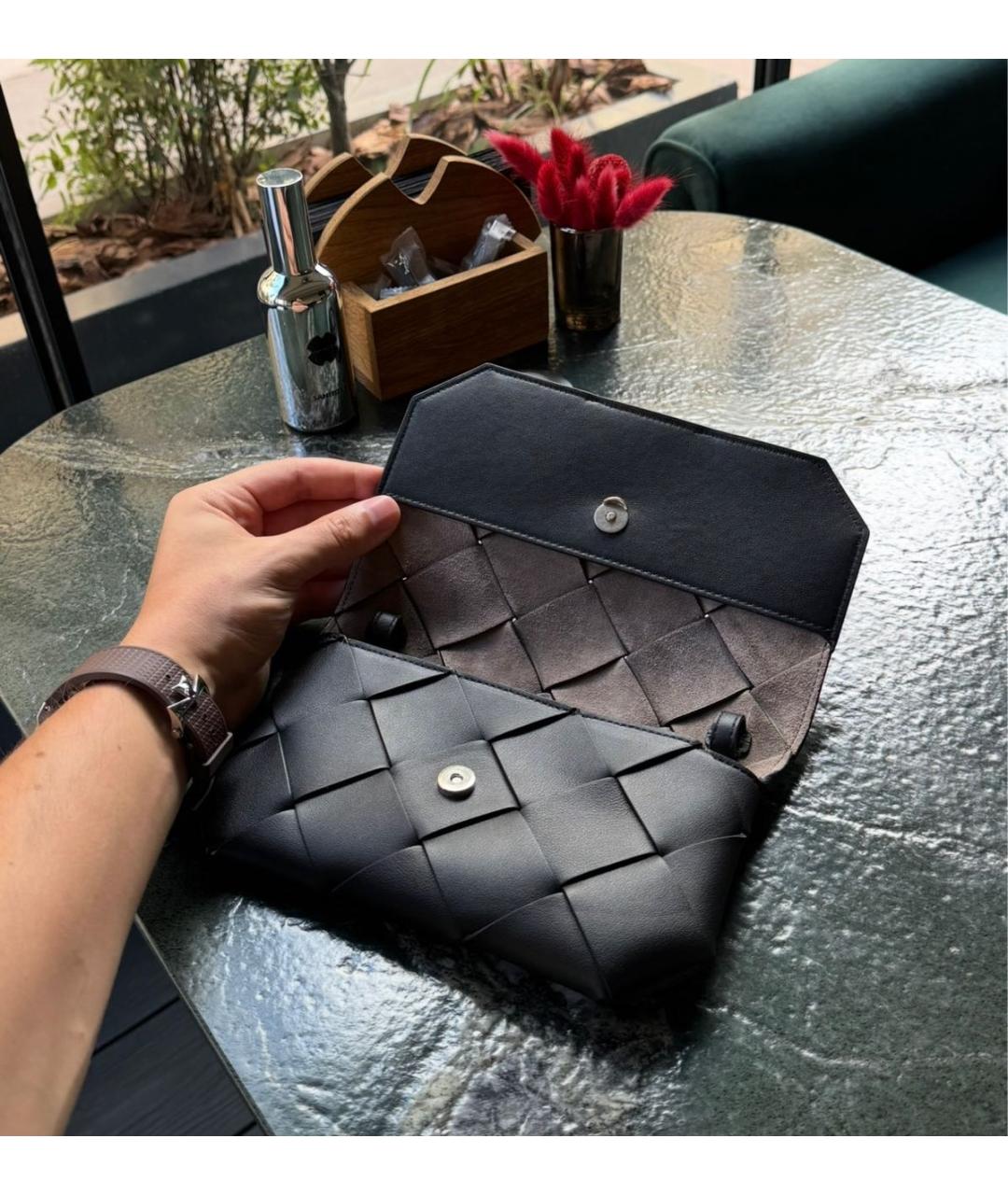 BOTTEGA VENETA Черная кожаная сумка на плечо, фото 6