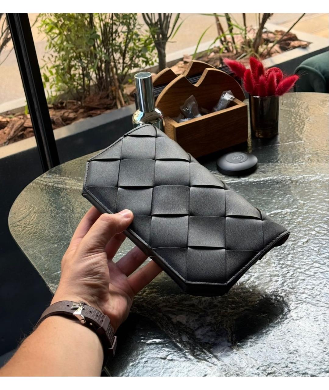BOTTEGA VENETA Черная кожаная сумка на плечо, фото 5