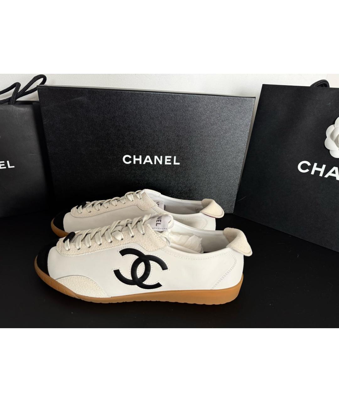 CHANEL Белые кожаные кеды, фото 2
