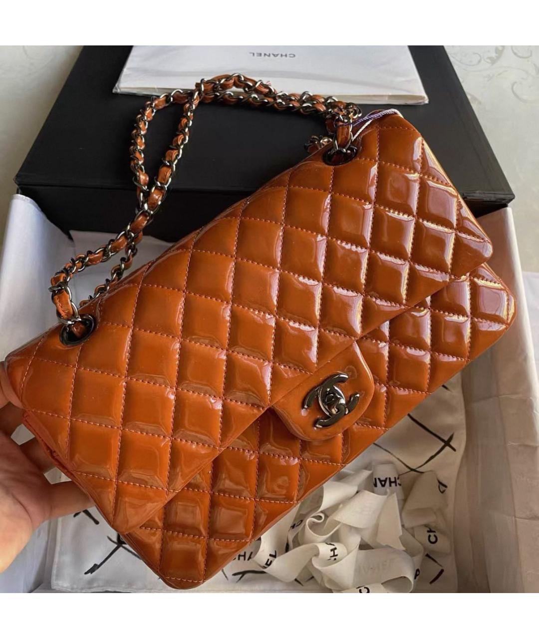 CHANEL Оранжевая сумка через плечо из лакированной кожи, фото 9