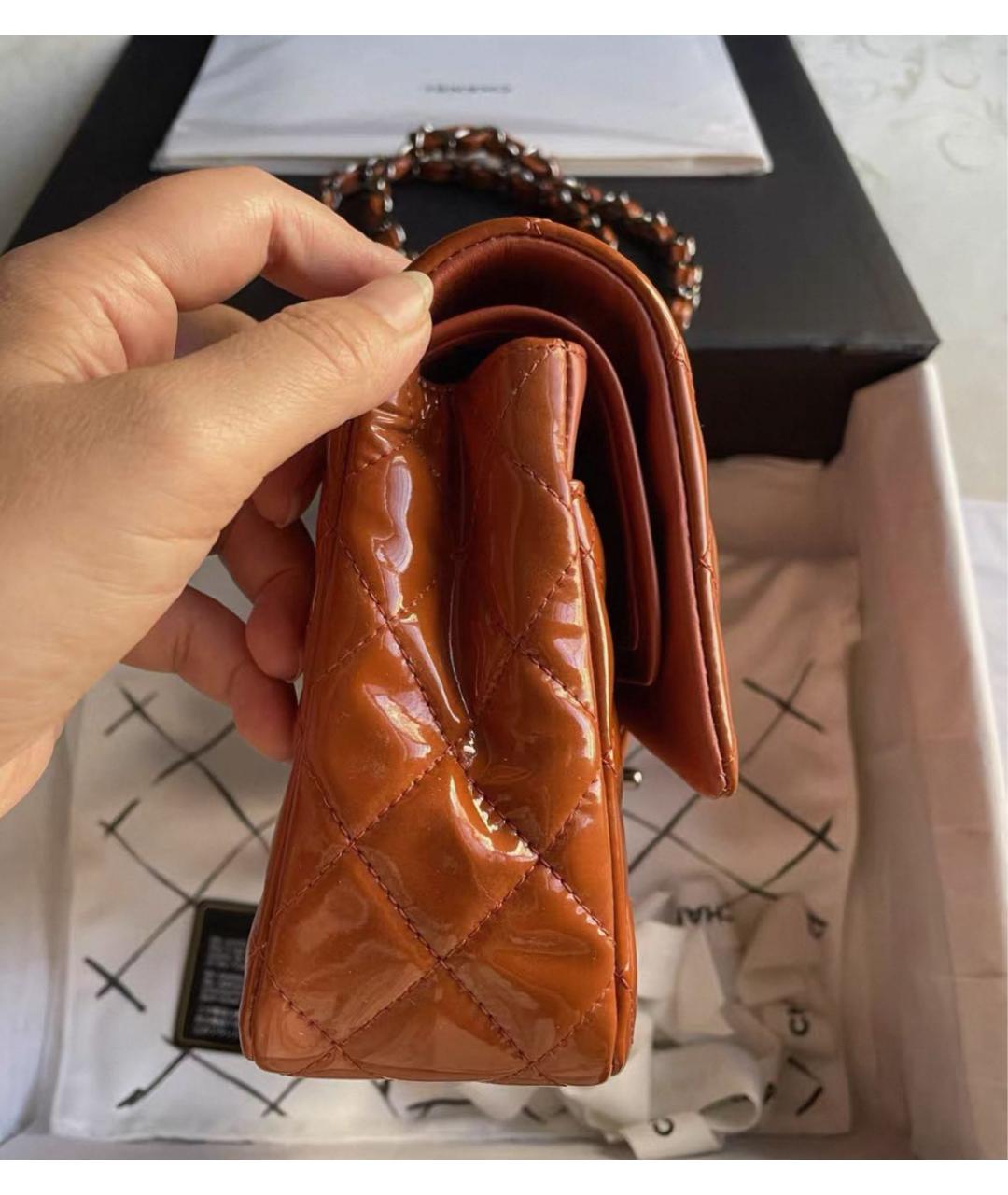 CHANEL Оранжевая сумка через плечо из лакированной кожи, фото 3