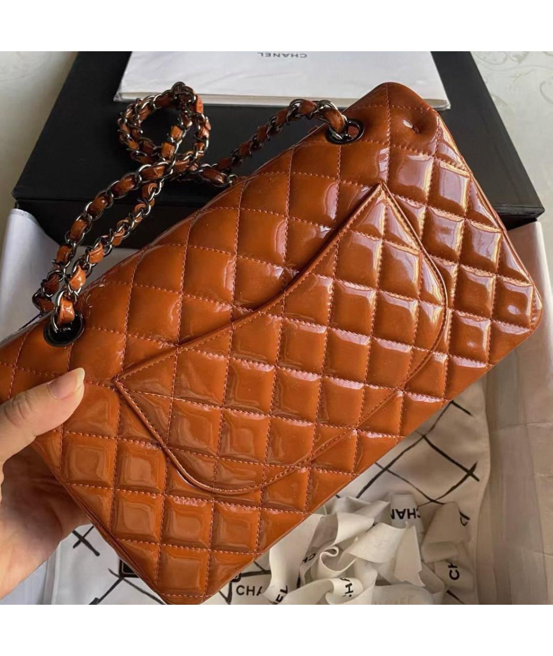 CHANEL Оранжевая сумка через плечо из лакированной кожи, фото 2