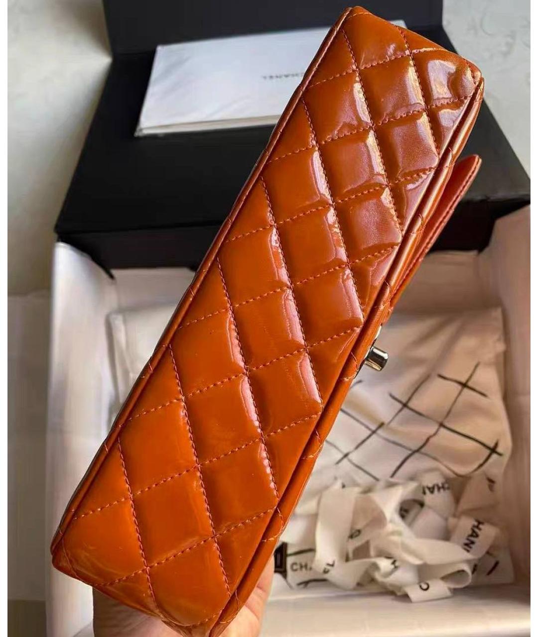 CHANEL Оранжевая сумка через плечо из лакированной кожи, фото 5