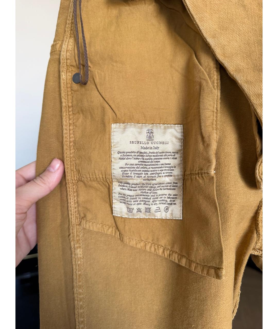 BRUNELLO CUCINELLI Горчичные хлопко-эластановые прямые джинсы, фото 7