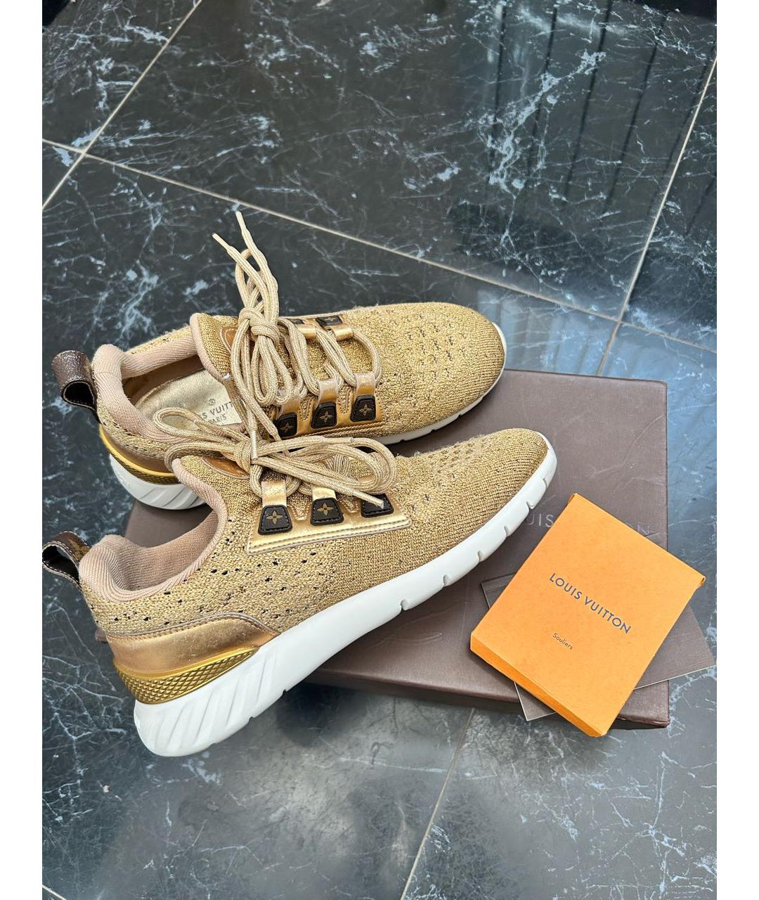 LOUIS VUITTON Золотые кроссовки, фото 2