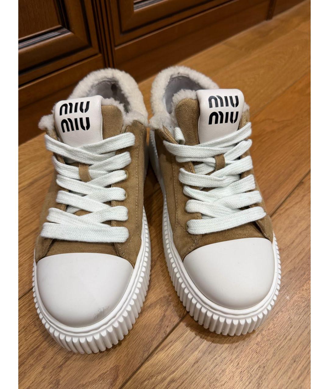 MIU MIU Бежевые замшевые кеды, фото 2