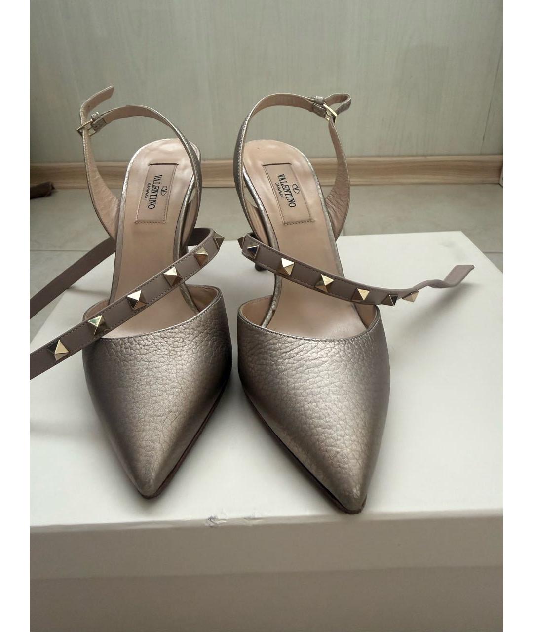 VALENTINO Золотые кожаные босоножки, фото 3