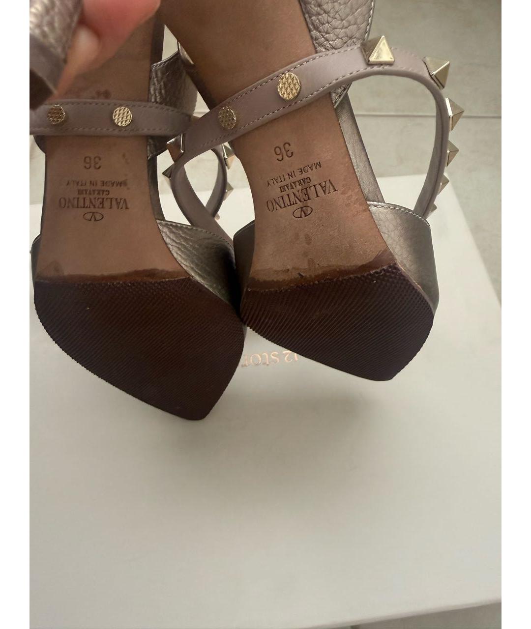 VALENTINO Золотые кожаные босоножки, фото 5