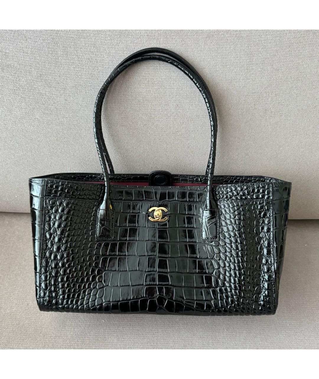 CHANEL Черная сумка тоут из лакированной кожи, фото 2