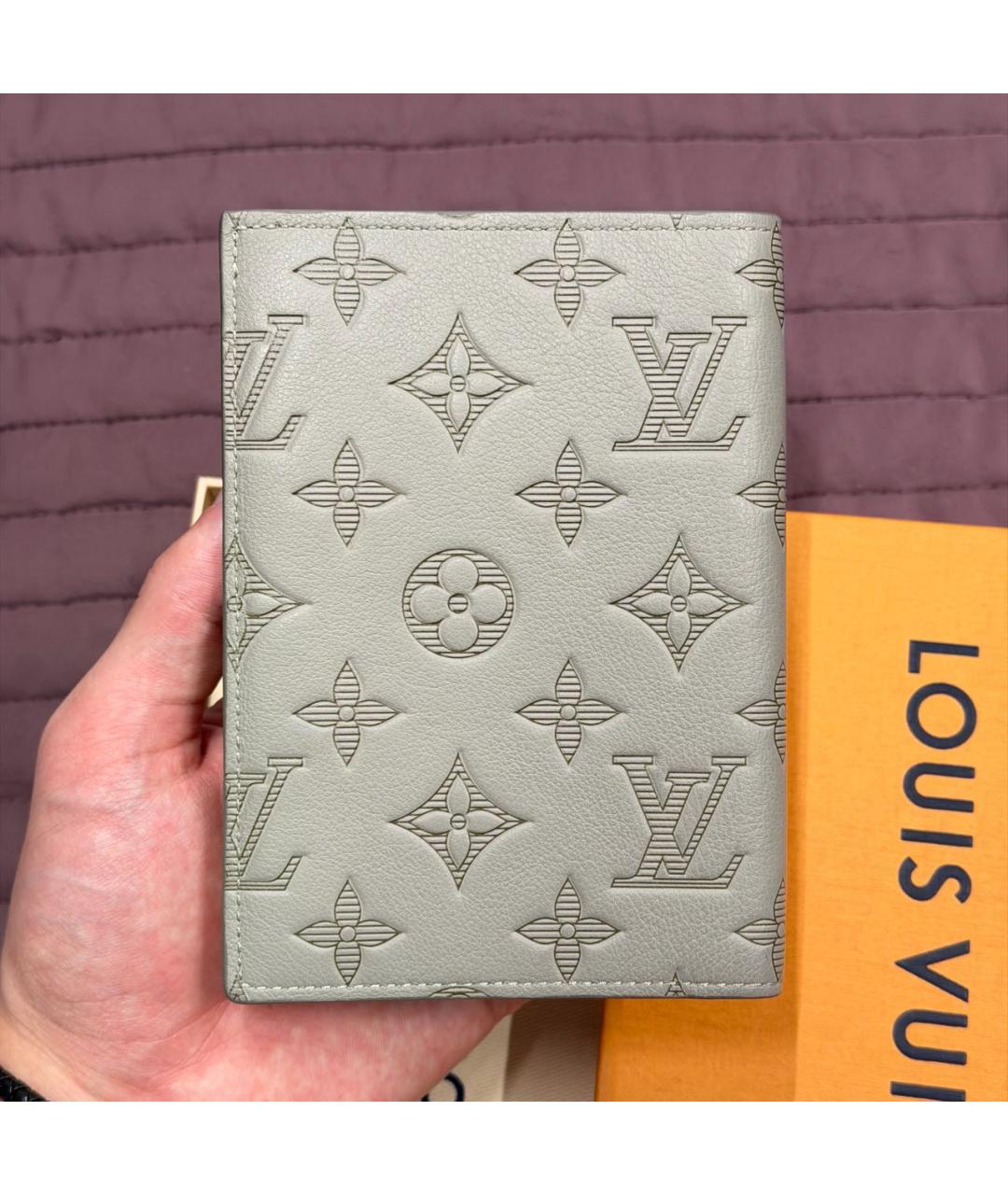 LOUIS VUITTON Серый кожаный кошелек, фото 4